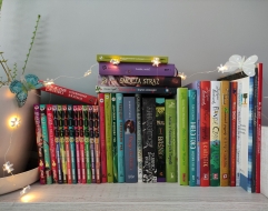 „Bookshelf tour, czyli pokaż swoją półkę z książkami” 